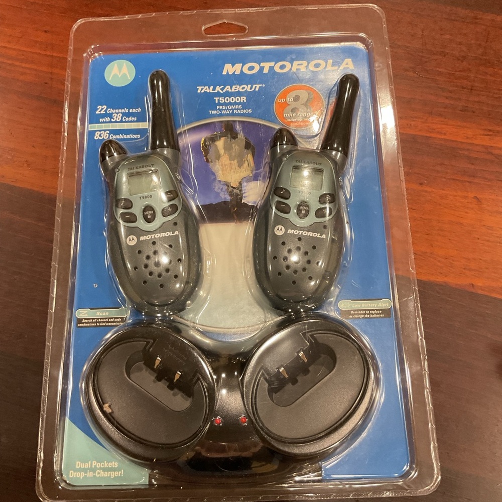 Motorola Talkabout T5000R Two-Way Radio Set with Charger